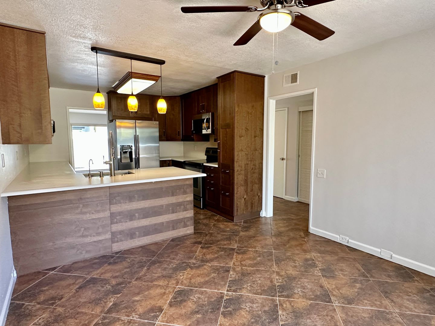 Spacious, Upgraded, 3 Bedroom 2.5 Bath Condo with Private Hot Tub in Point Loma – photo 4