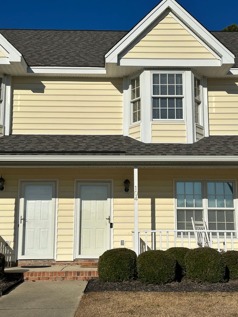 2 Bedroom 2 bath apt with a POOL! Very close to everything but tucked away. – photo 3