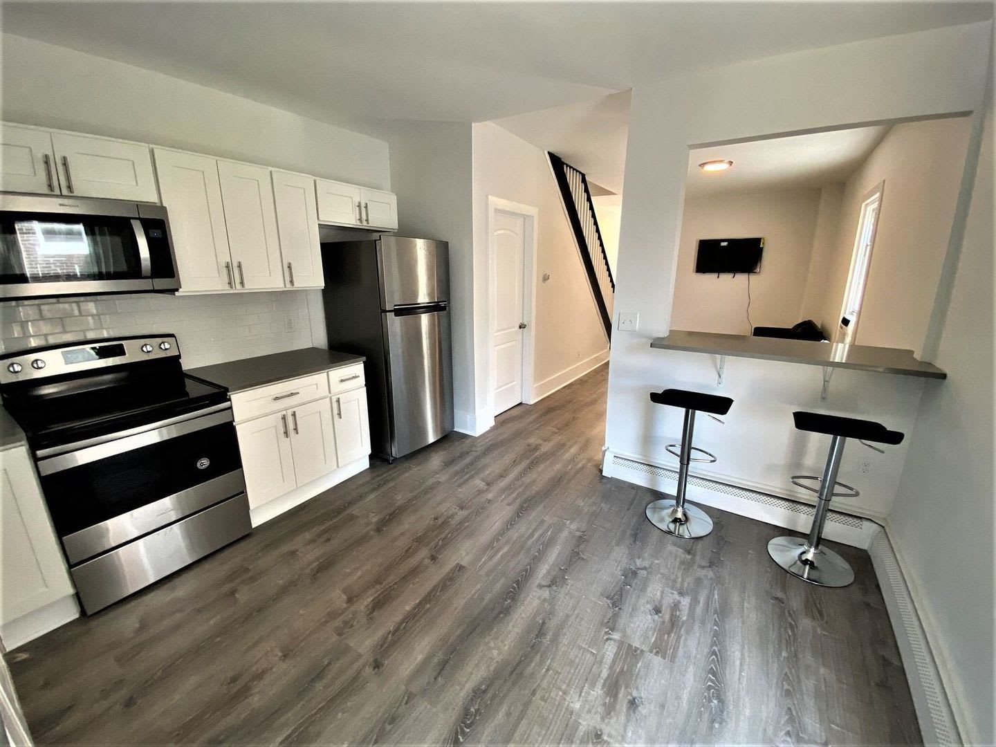 Brand New Renovated 5 Bedroom 2 Bathroom Home – photo 1