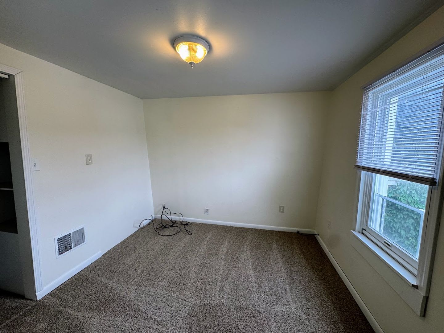 Updated 2/3 Bedroom Home in Pitcairn! – photo 4