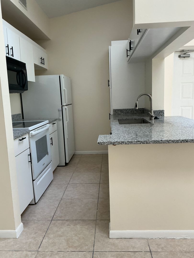 2/2 CONDO IN THE DESIRABLE RIVERFRONT GATED COMMUNITY OF ANCHORAGE COVE. – photo 5