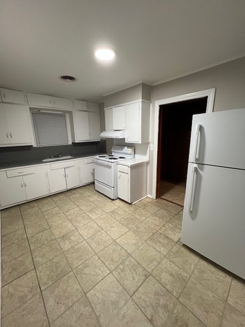 581 Campus Street – photo 4