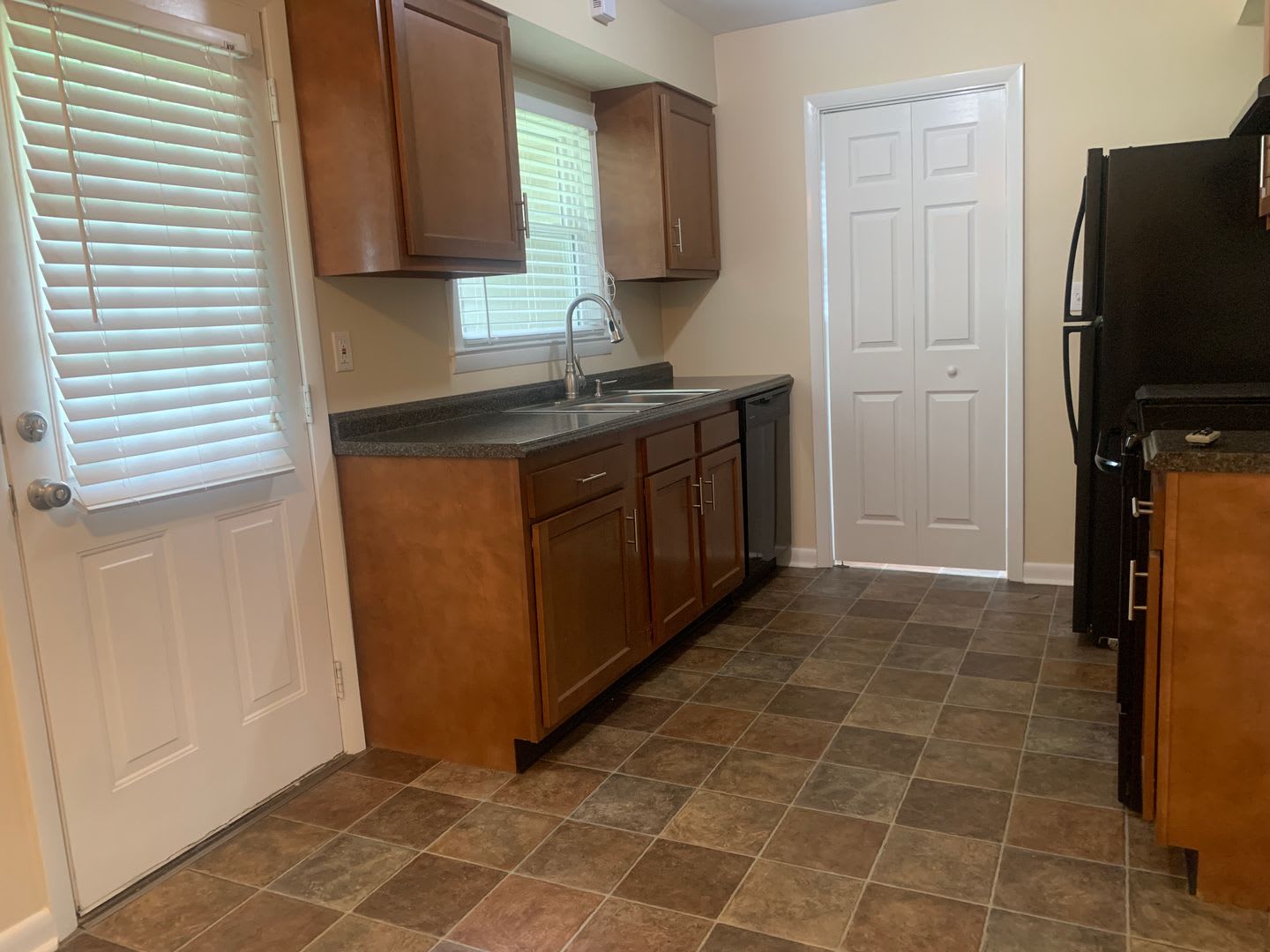 Renovated 3 Bedroom Home with fenced in back yard – photo 5