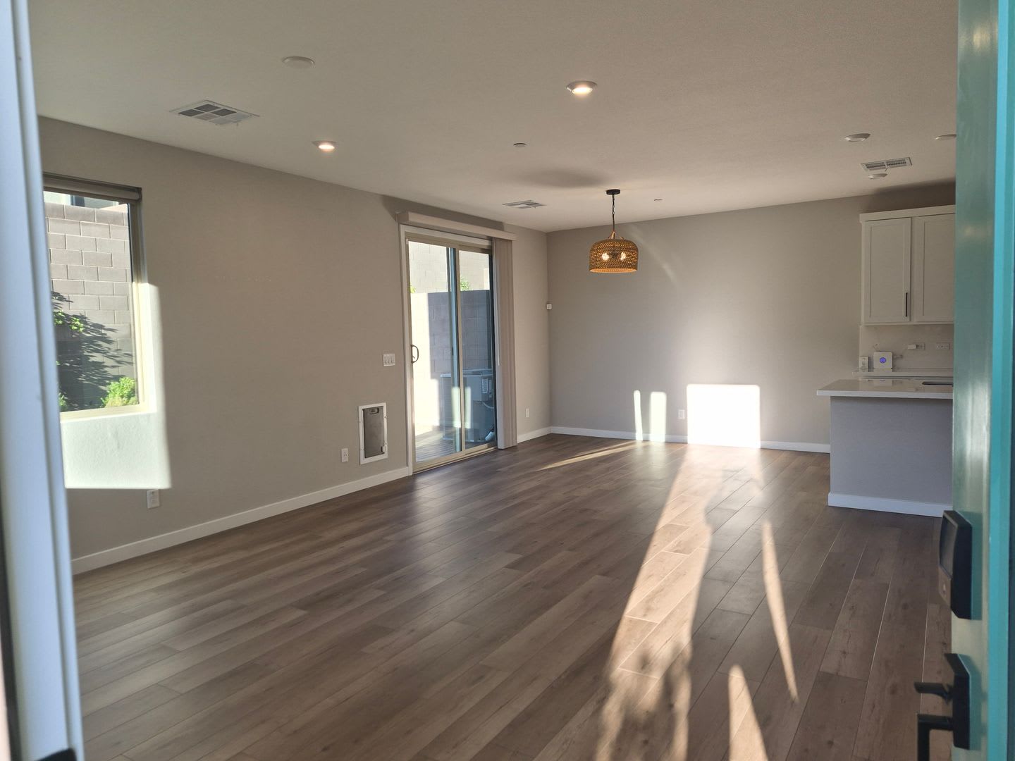 RENT READY – photo 2