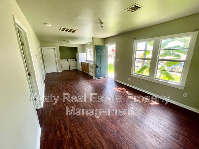 327 Stewart Street – photo 3