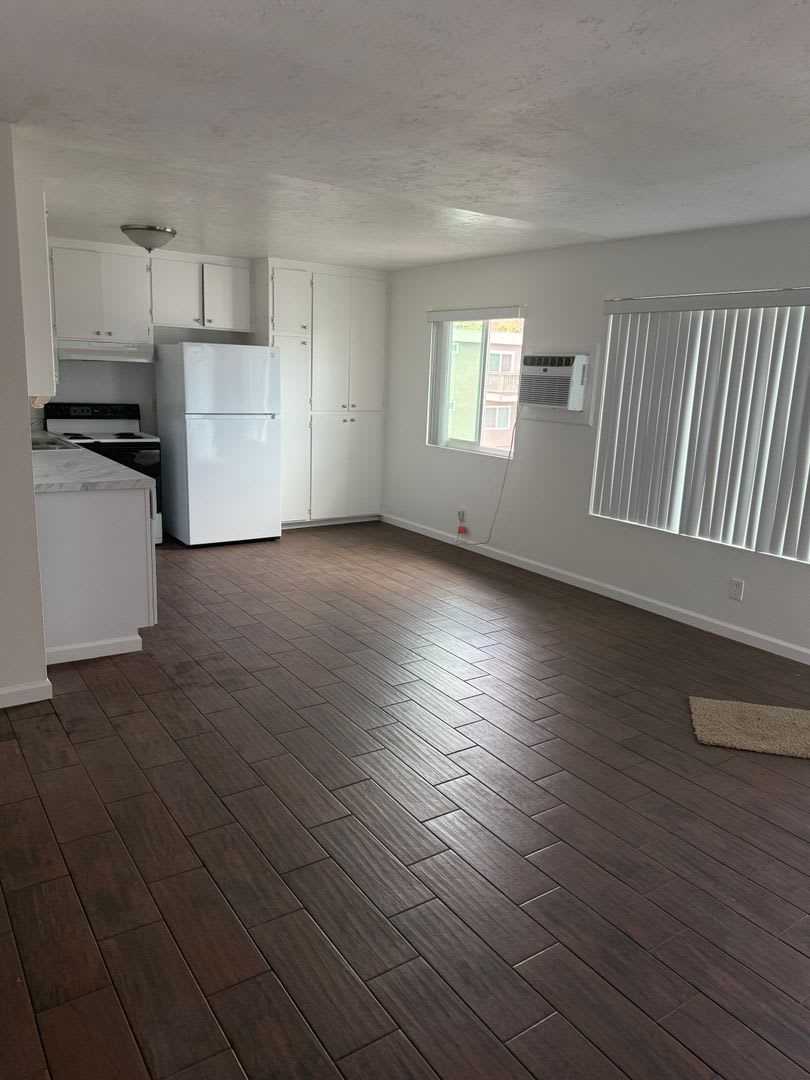 Laurel St. – photo 2