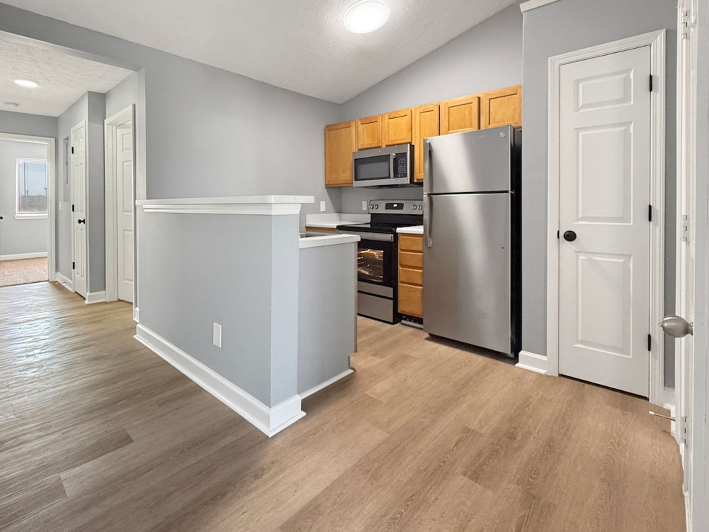 **2 bedroom 2 bath $1199/mo***Evansville, IN*** Pet Friendly**Vaulted Ceilings – photo 3
