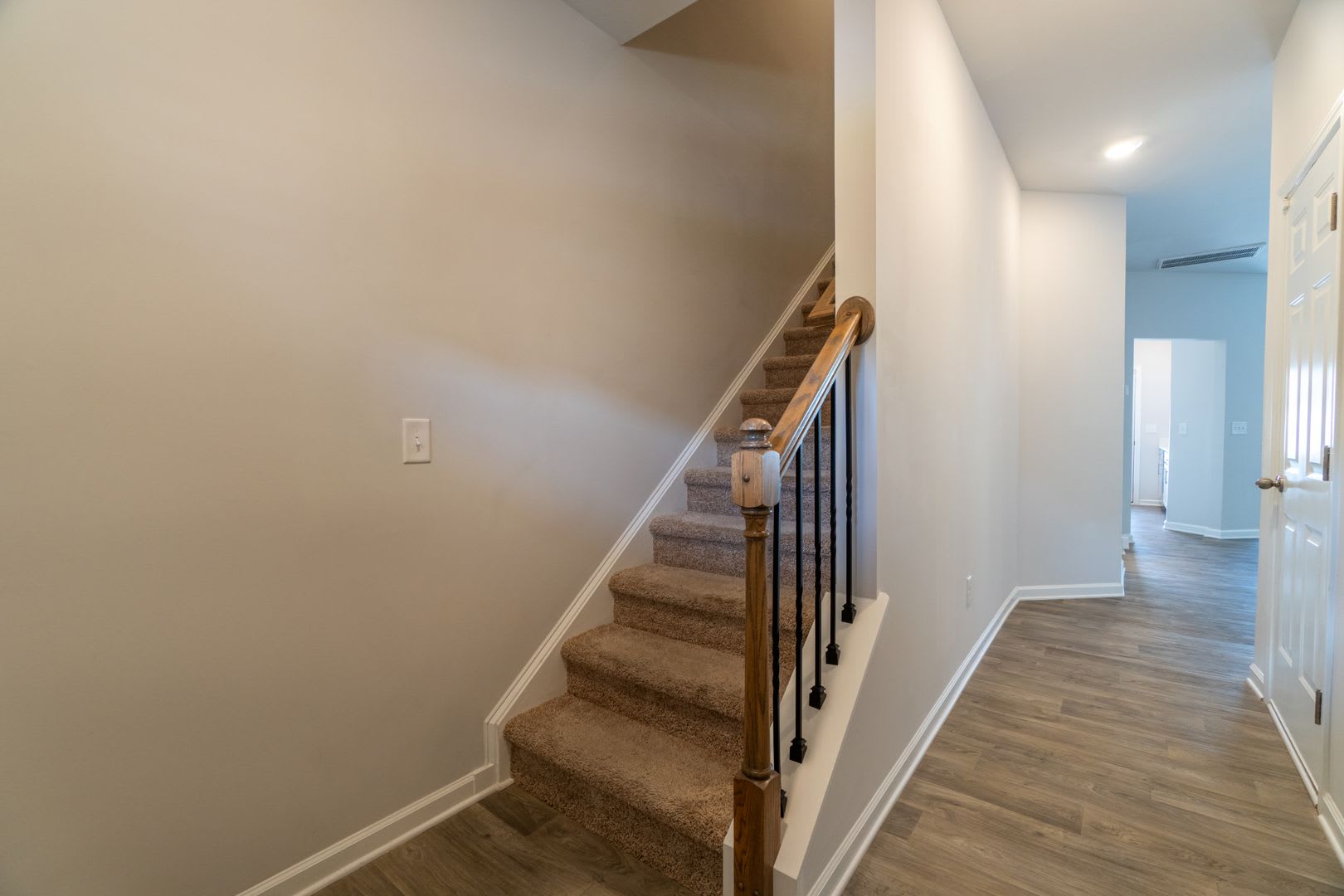 Townhome in a great location! – photo 4