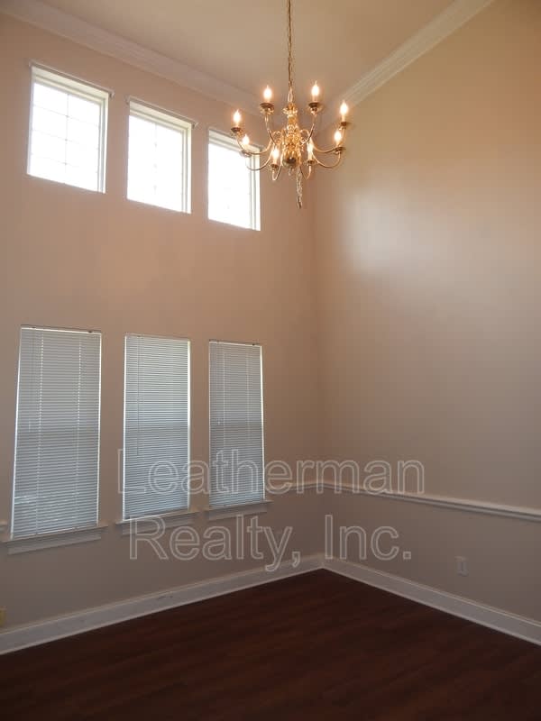 2109 Elderberry Dr – photo 3