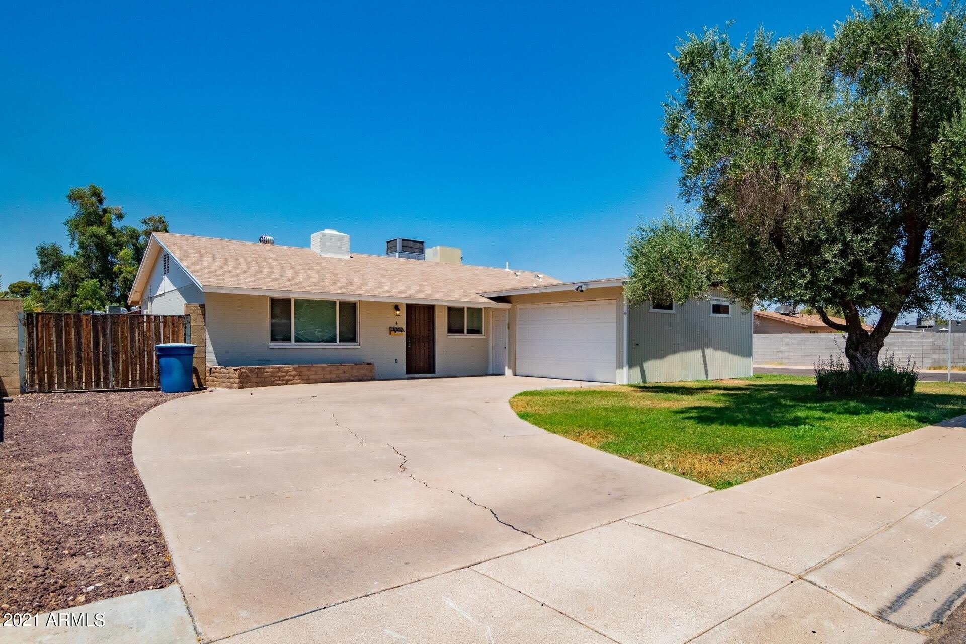 1608 W INVERNESS Drive – photo 2