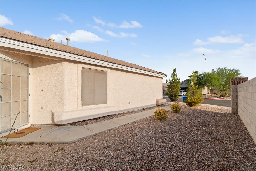 1070 Ashwood Bay Avenue – photo 3
