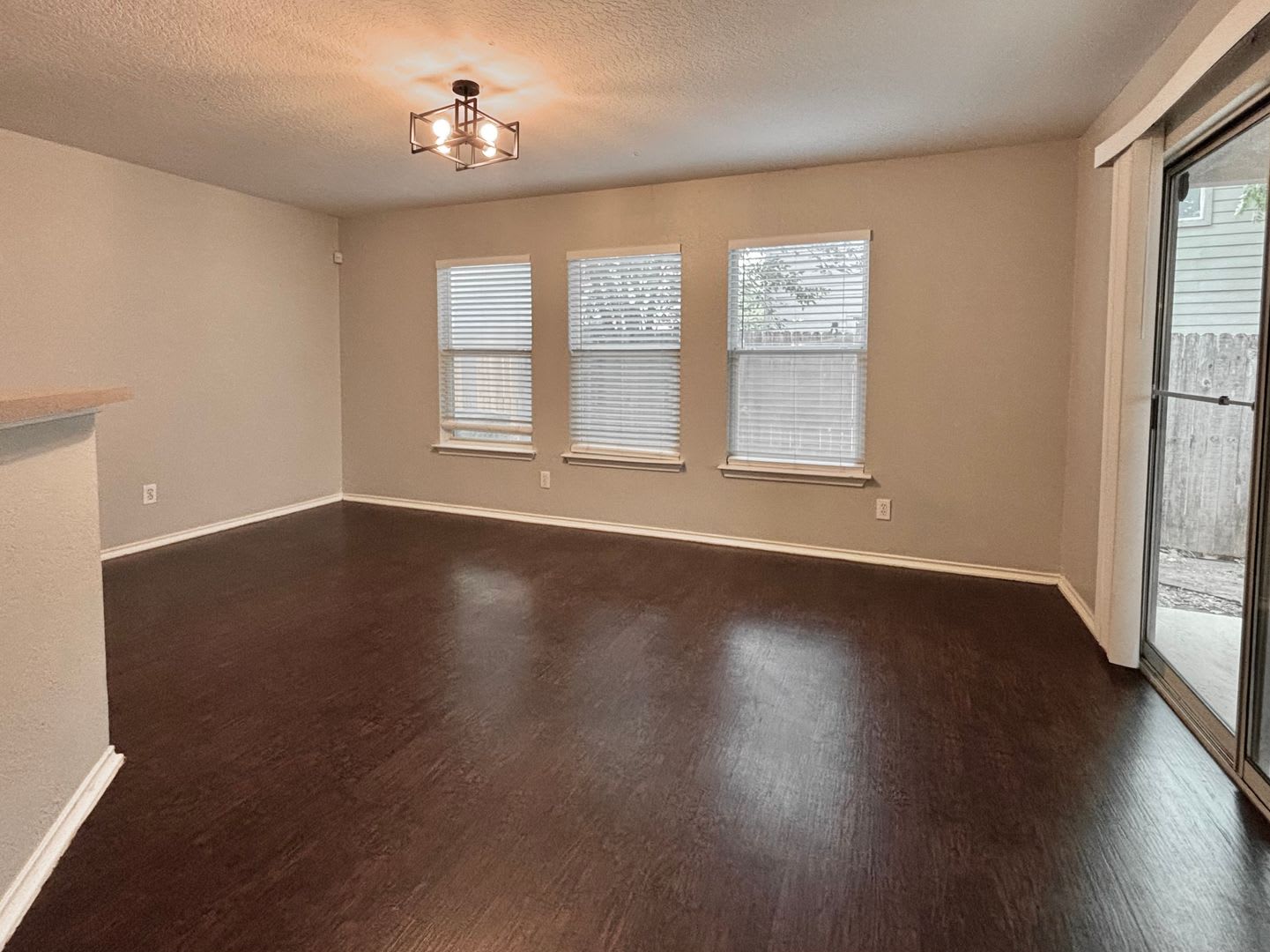 Beautiful 3 Bedroom Home with Loft – photo 5
