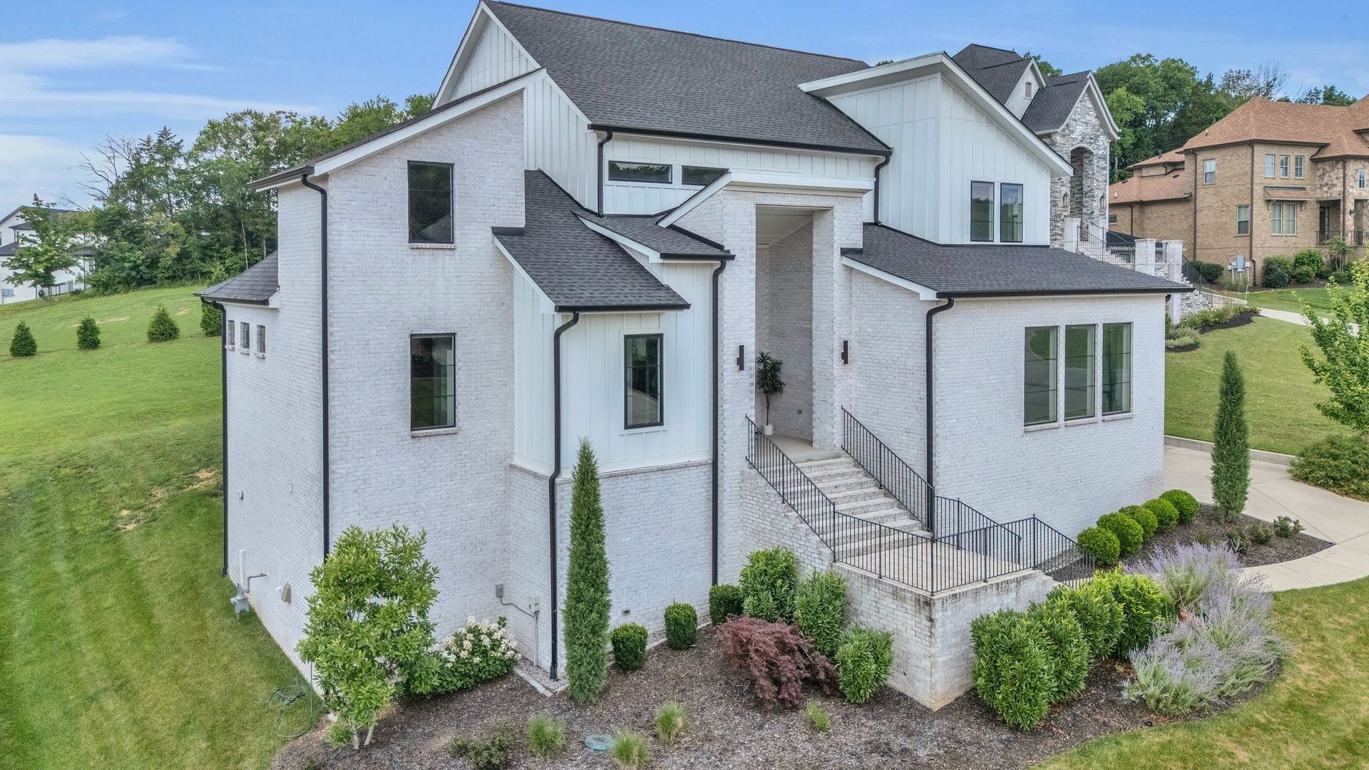 Modern Luxury in the Heart of Franklin – photo 3