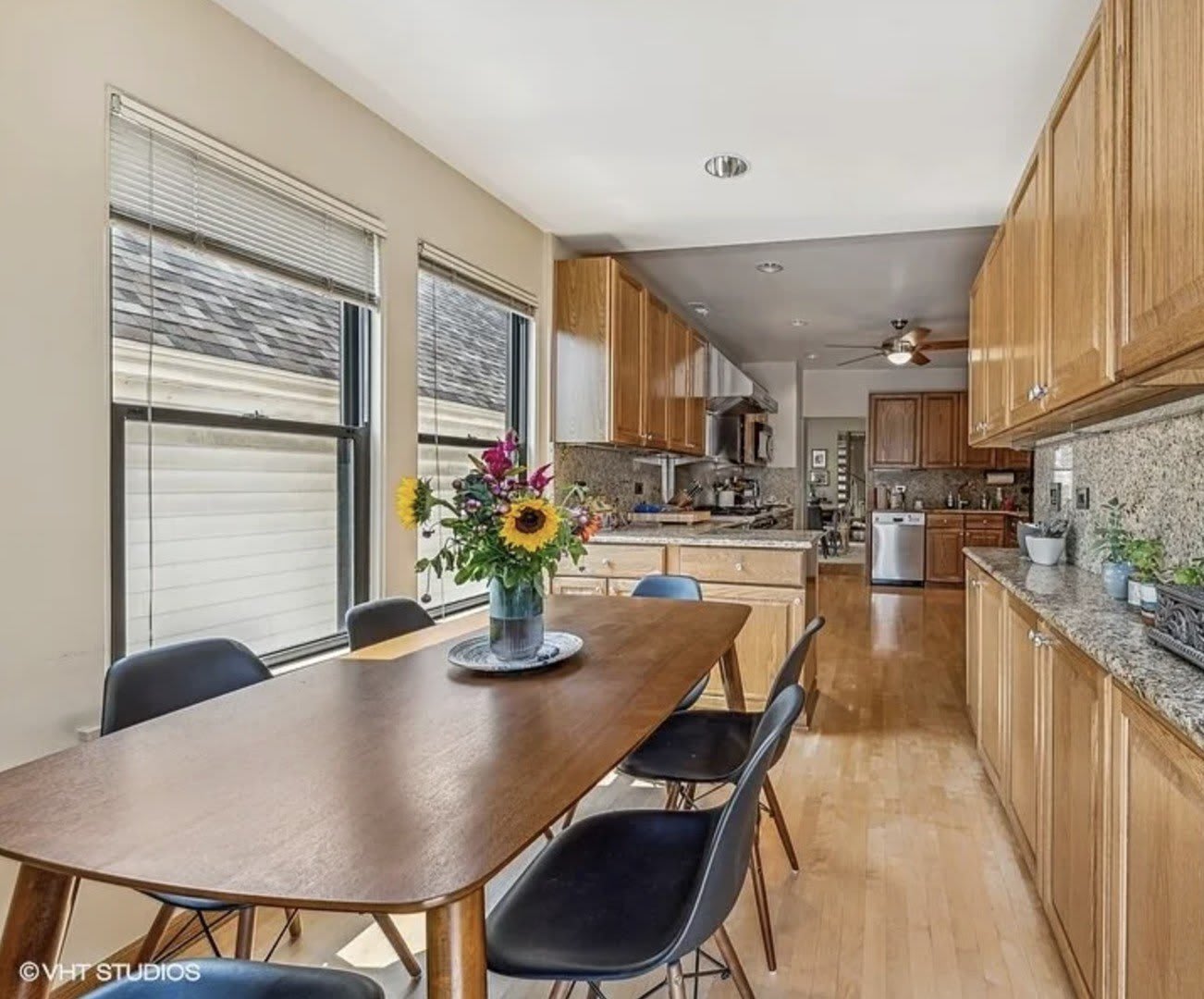 2837 N Southport Avenue – photo 3