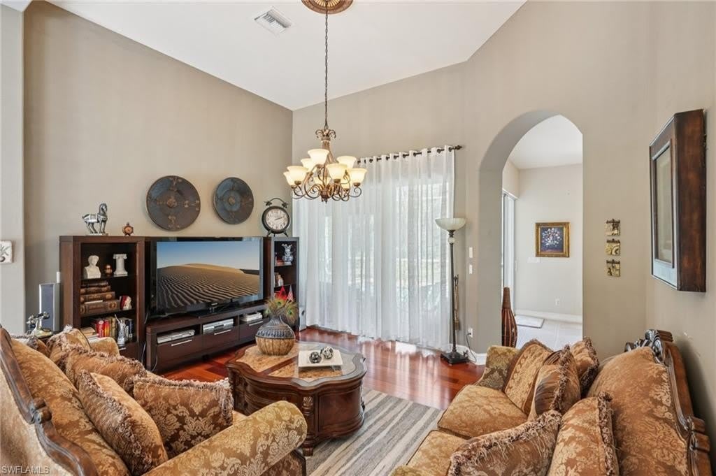 2621 Golden Gate Blvd W – photo 4
