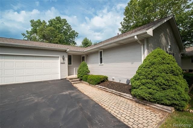 11660 Hawthorne Glen Drive – photo 2