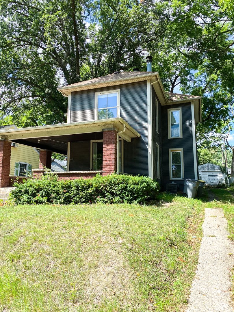 4 Bedroom 2 Bath on Campus – photo 3