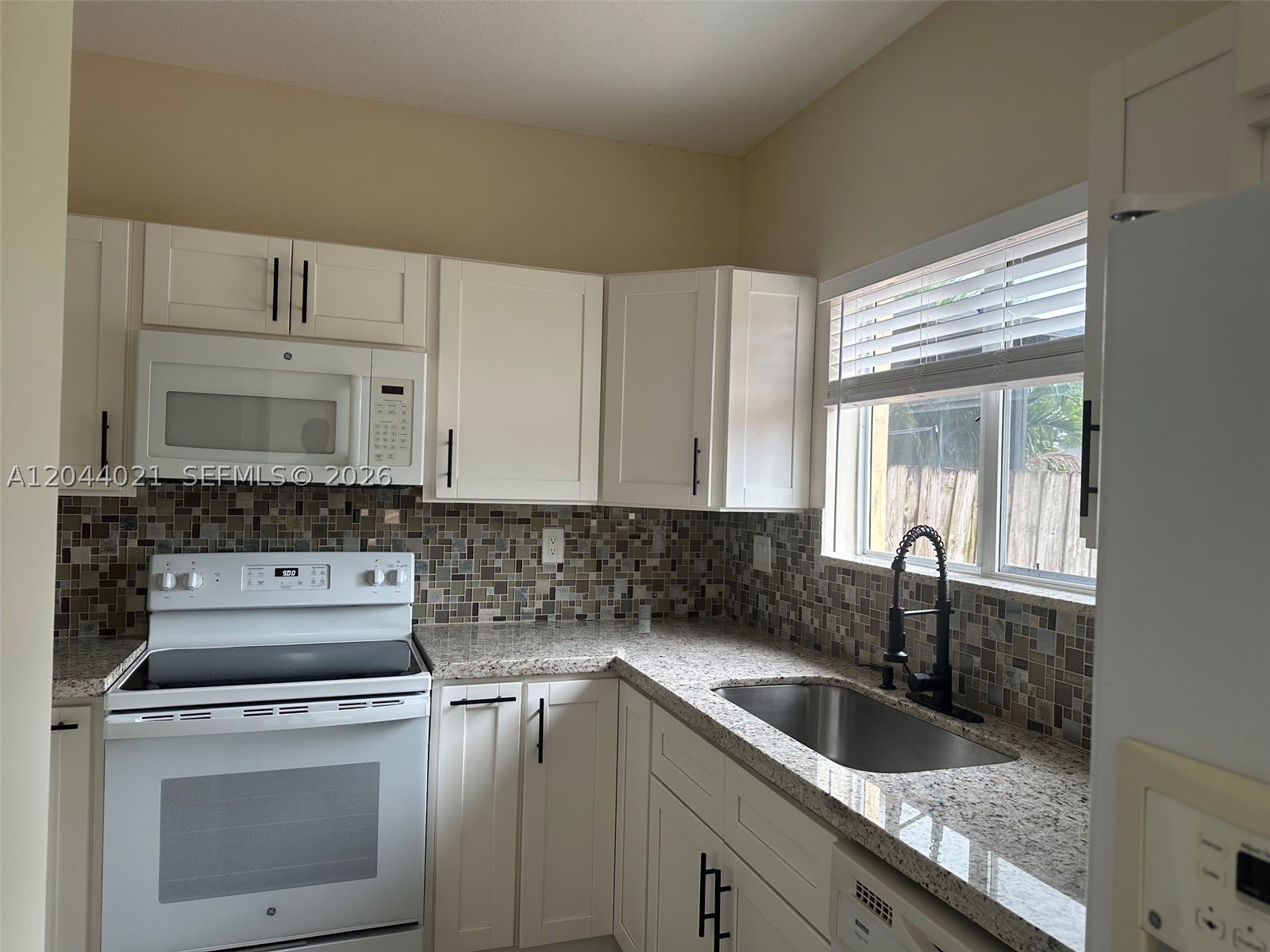 1142 NE 41st Ave – photo 5