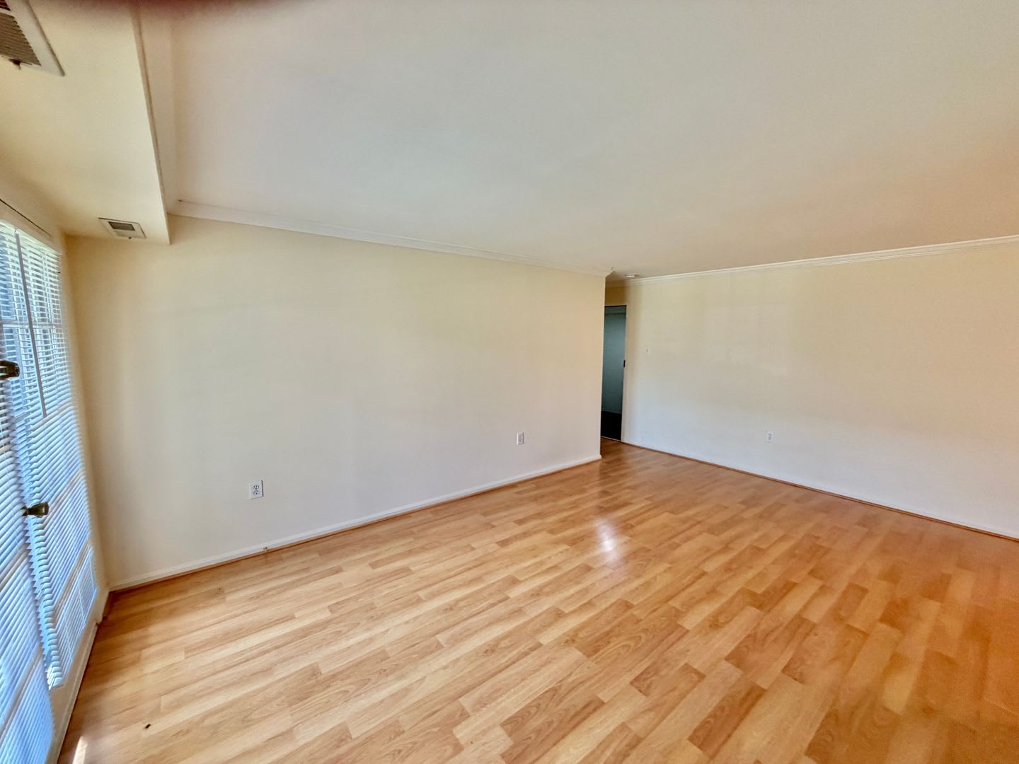 Sail into this 2BR 1BA at the Mayflower Condominiums in Alexandria includes utilities – photo 5
