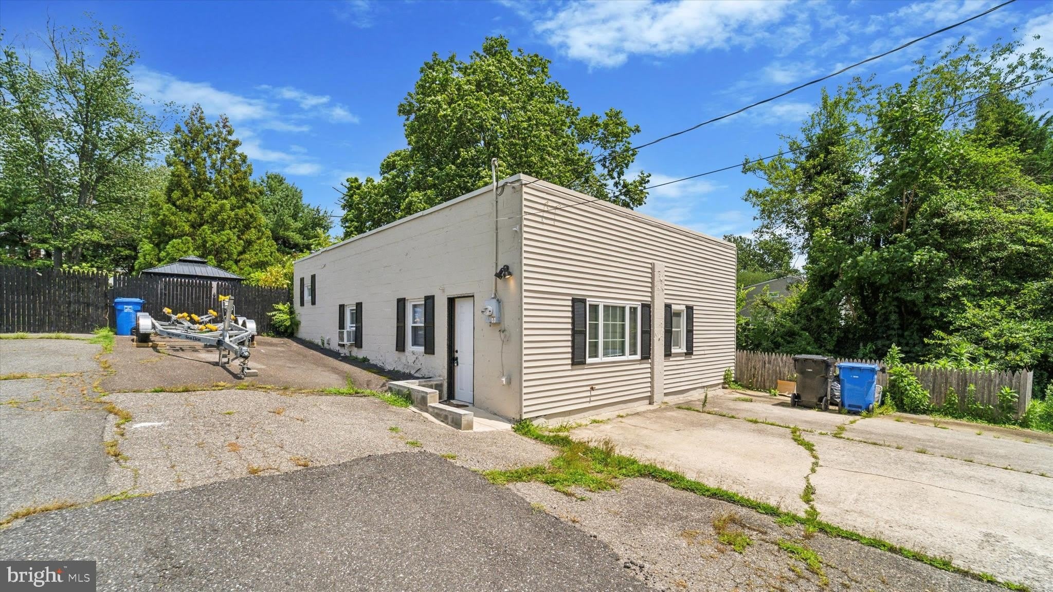 221 CENTER Street – photo 1