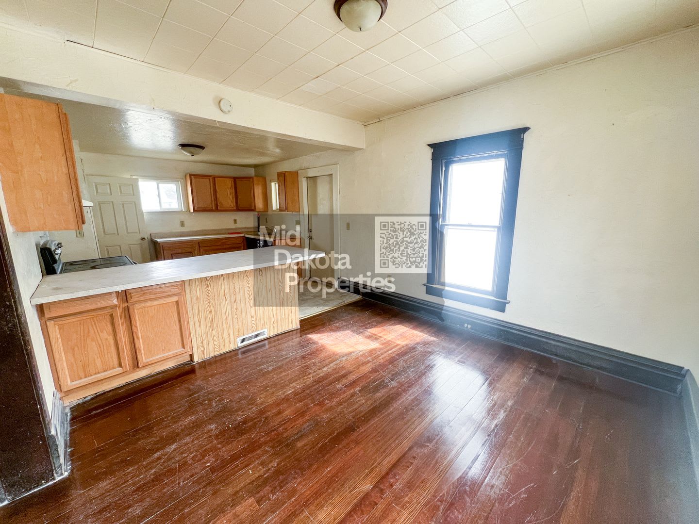401 W 11th-3 Bedroom House – photo 4