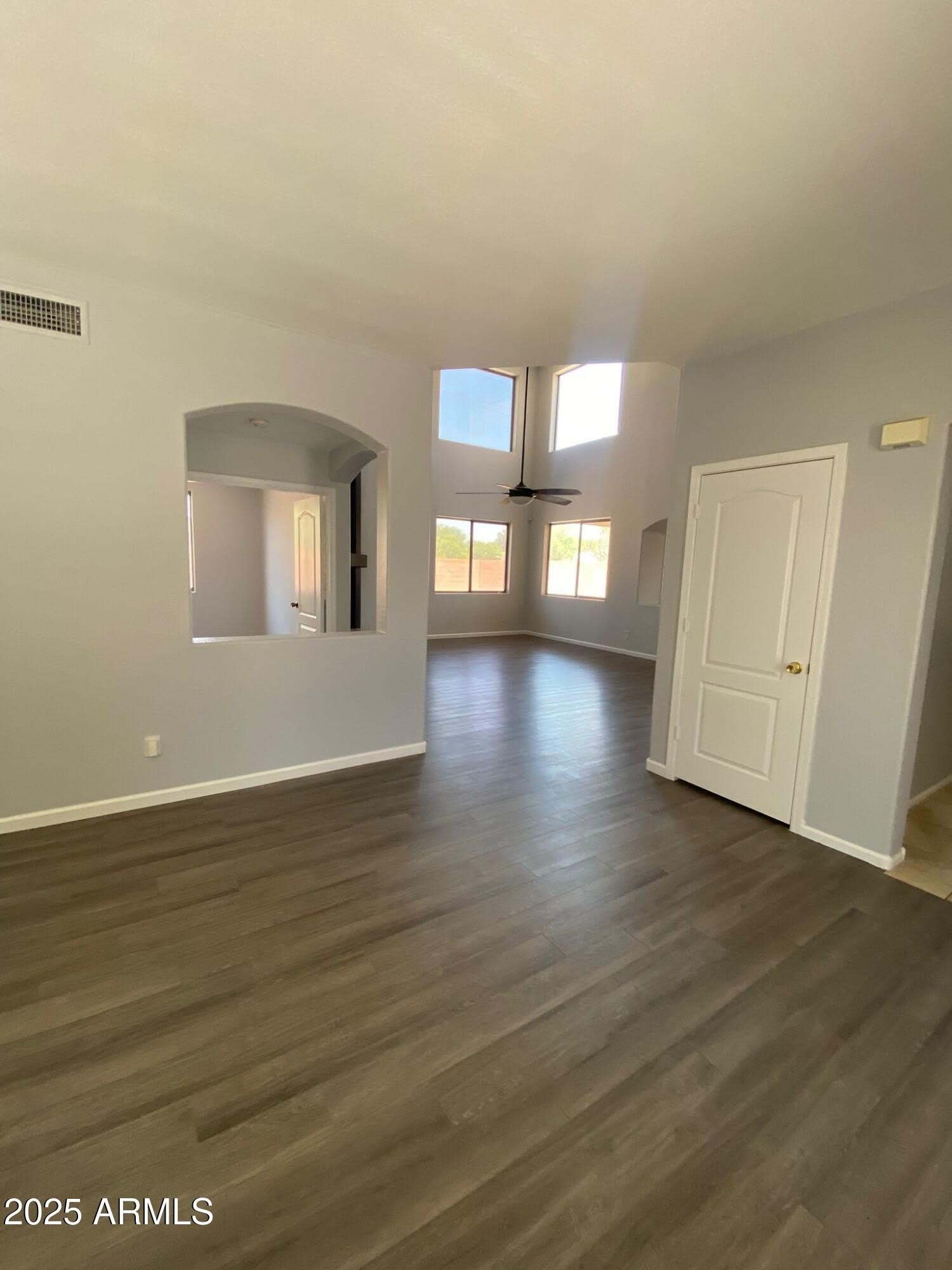8402 S 48th Lane – photo 4