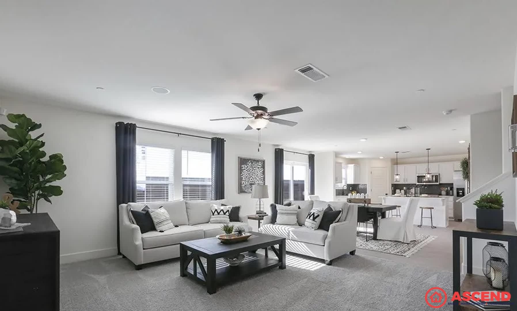 Spacious 5BR/3.5BA Home in 93311 – Solar Powered, Utilities Included! – photo 2