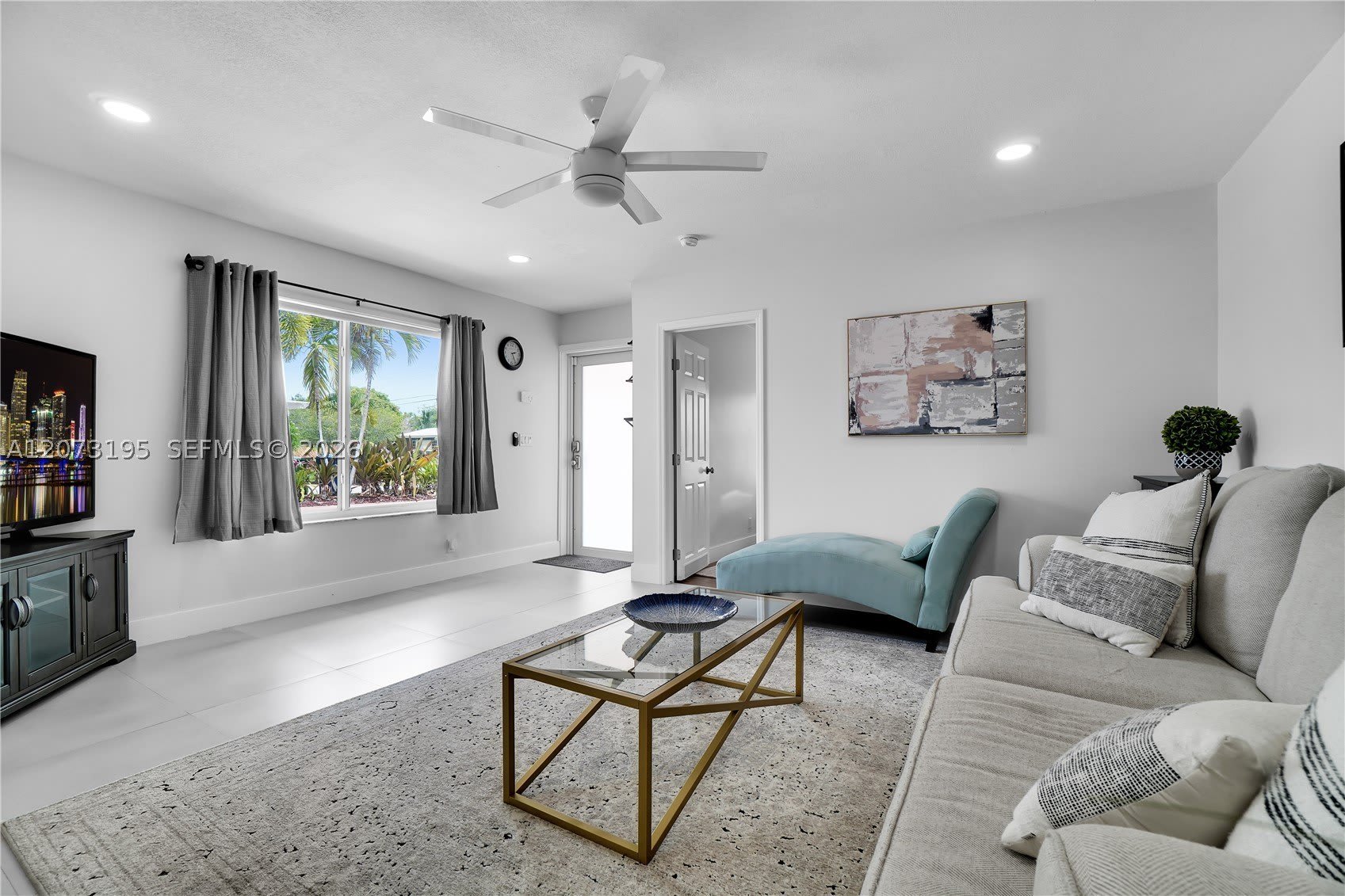 617 NW 30th Ct – photo 2