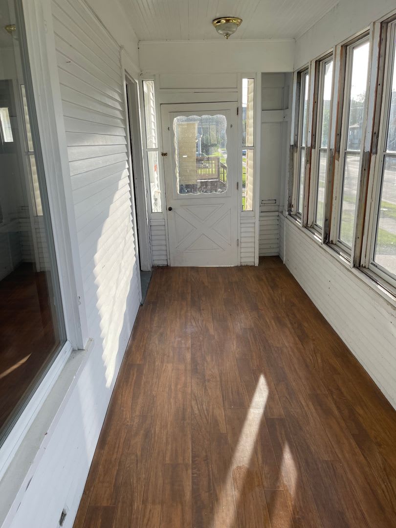 801 Scott Ave – photo 2
