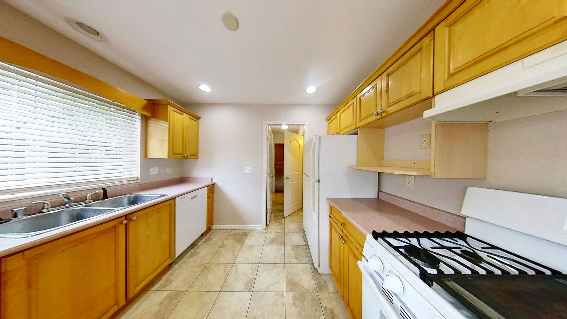 Rent Special 500 Off Of First Month 3 Bedroom 2 5 Bath In The Cordata Meridian Area – photo 2