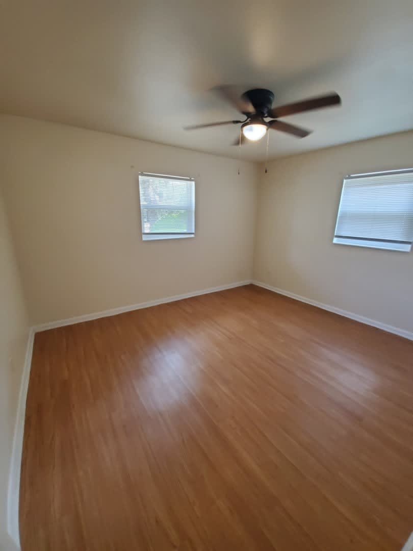 Spacious 2 1 Duplex On Gospel Island – photo 5