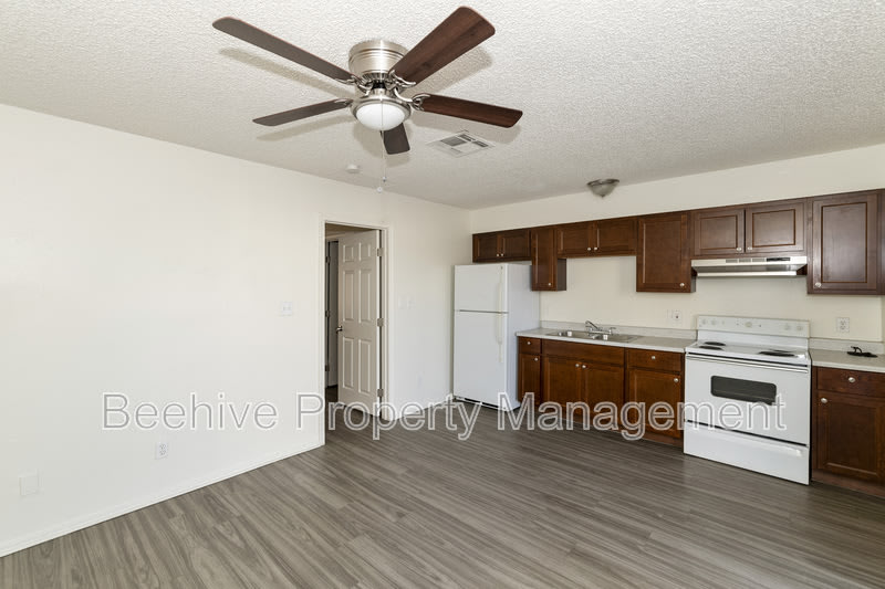 1502 E Adams St – photo 2