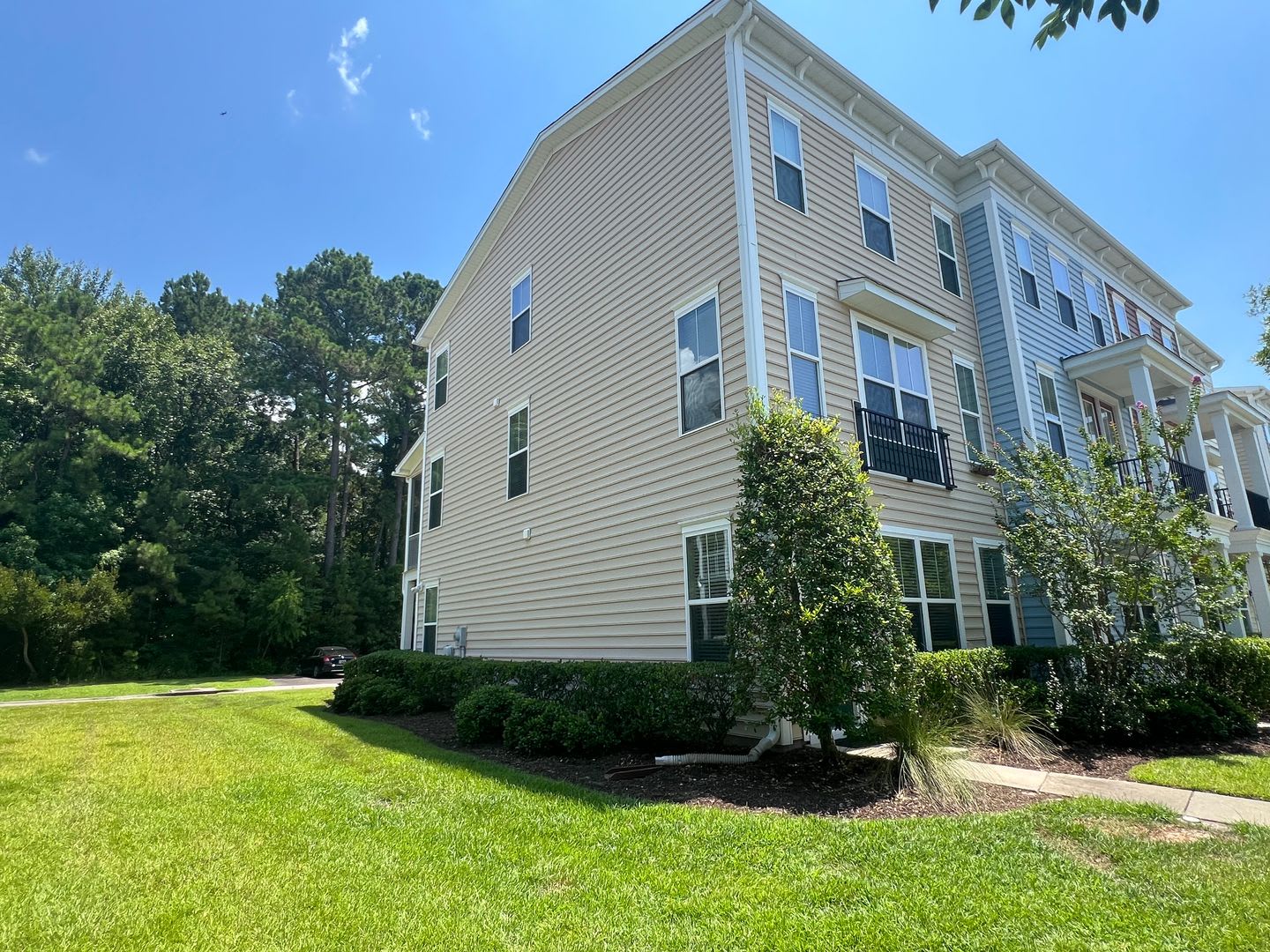 3 Bedroom 4 Bath Townhouse in Bolton's Landing – photo 2