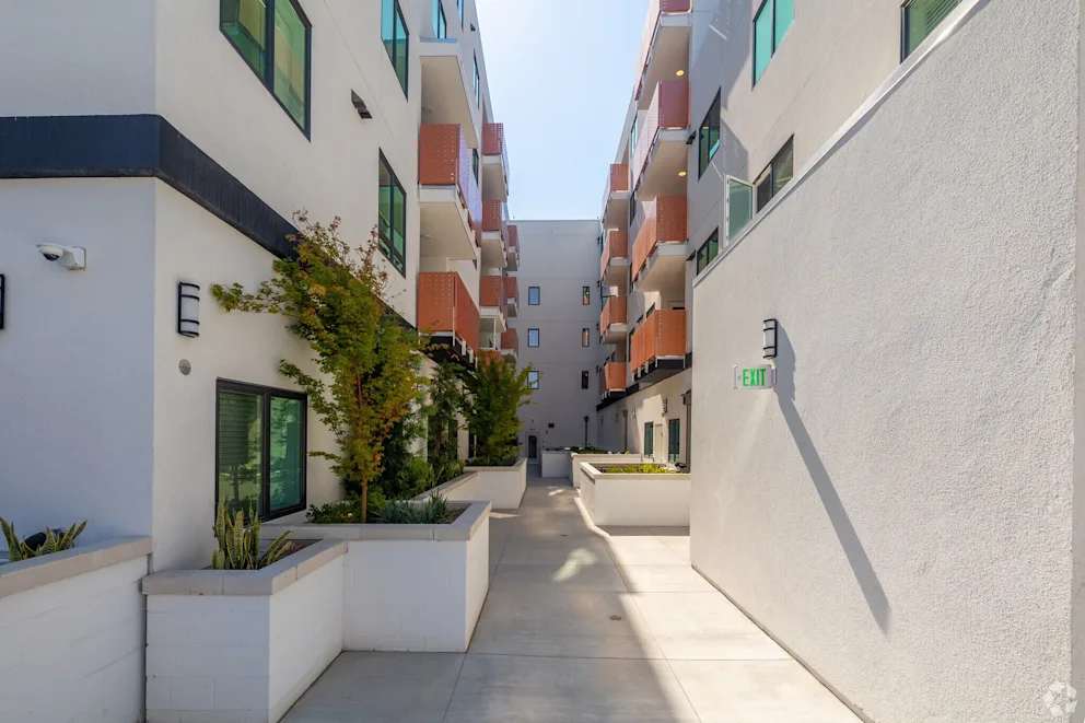 5300 Crenshaw – photo 4