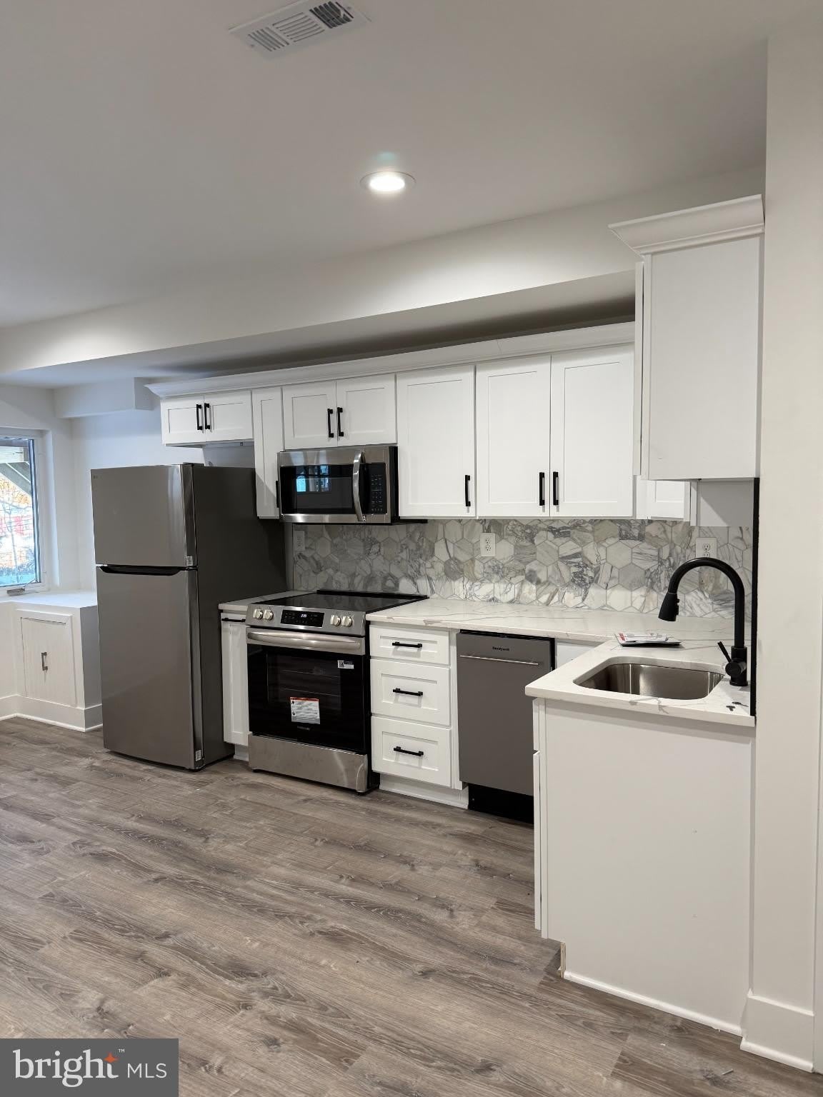 3923 ROLAND Avenue – photo 3