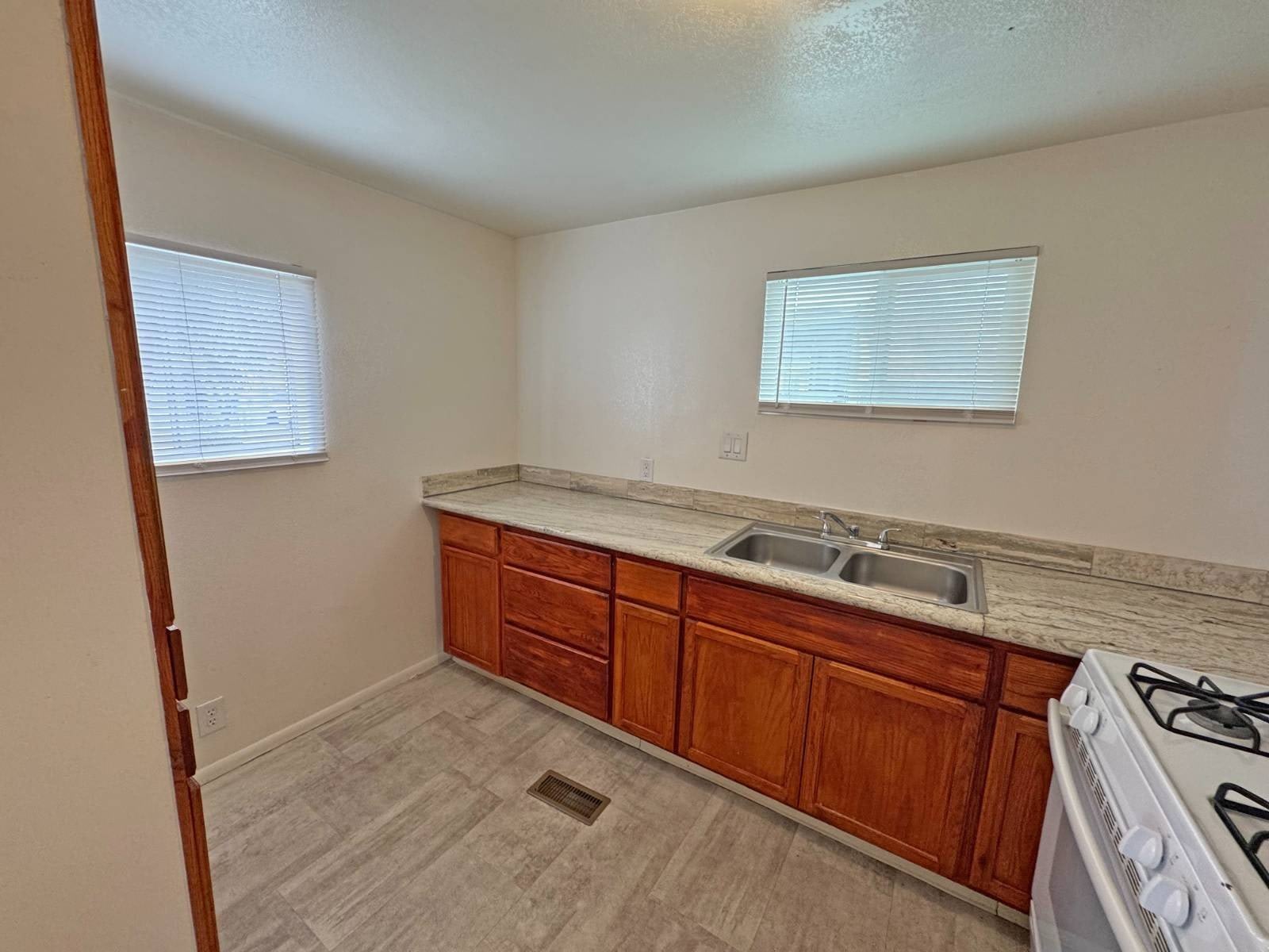 70210 Highway 111 – photo 5