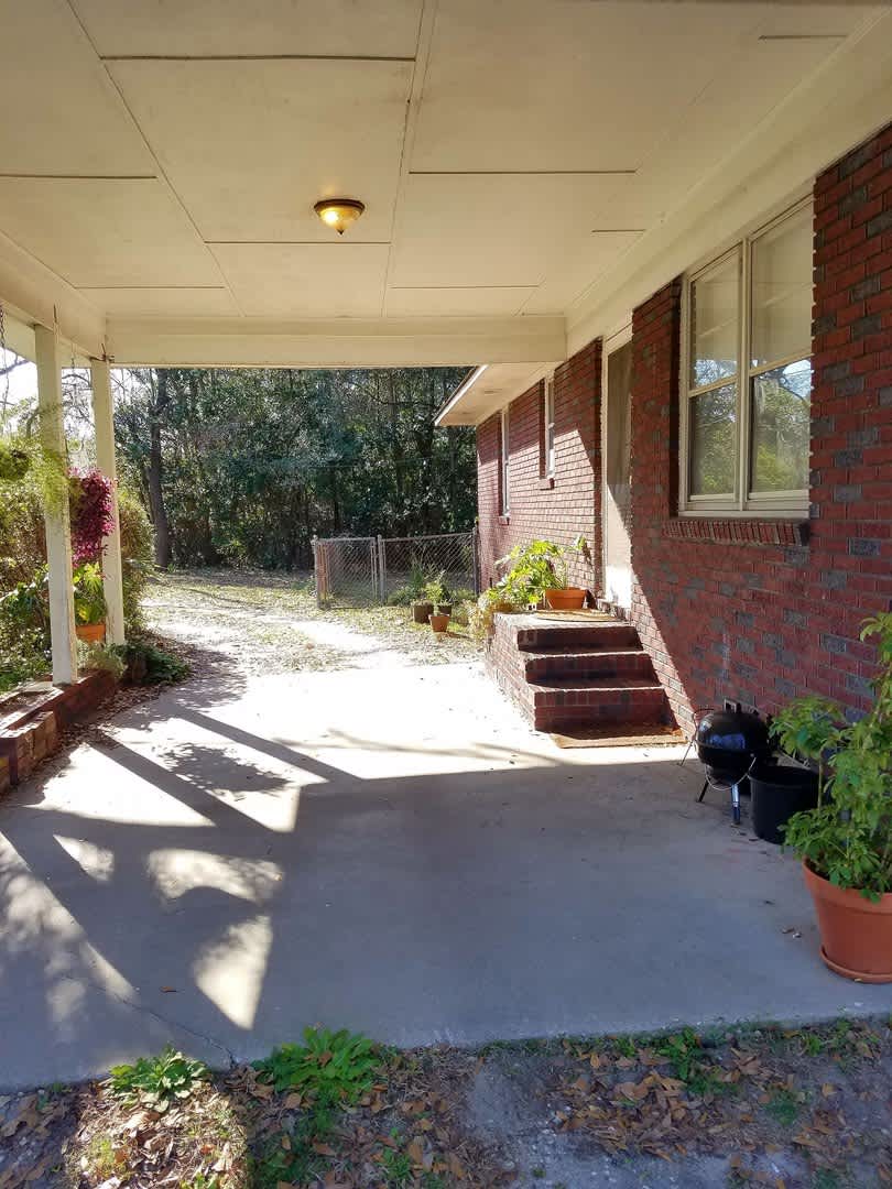 Three-Bedroom Corner Lot Home – photo 1