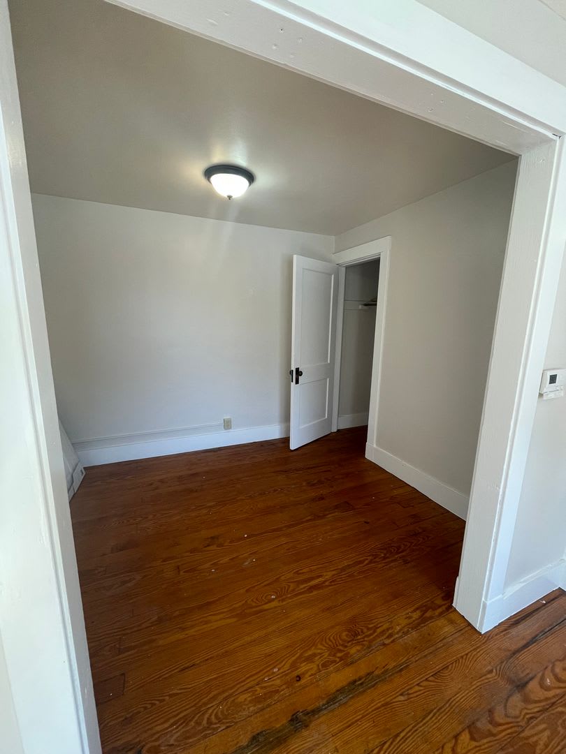 2BR/1BA, WD Hookups, Parking! – photo 5