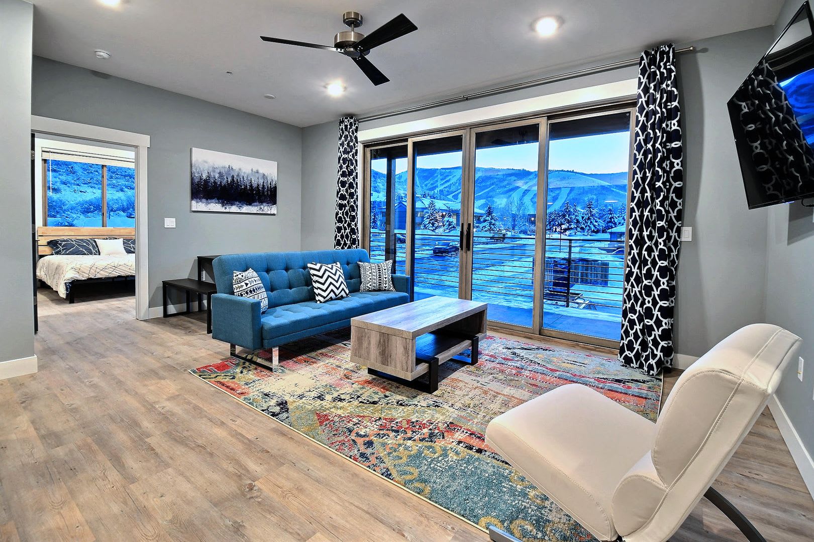 Gorgeous Top Floor Condo in Prospector!! – photo 2