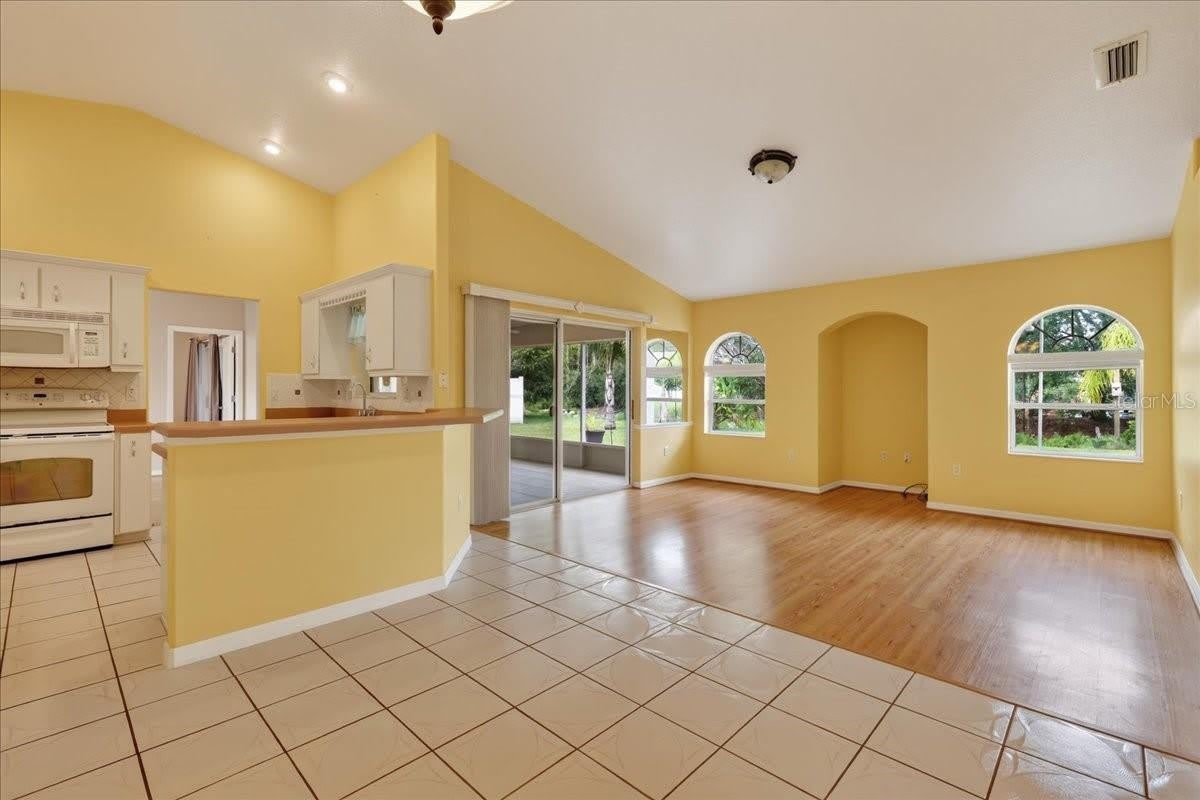 28 PRINCETON Lane – photo 2