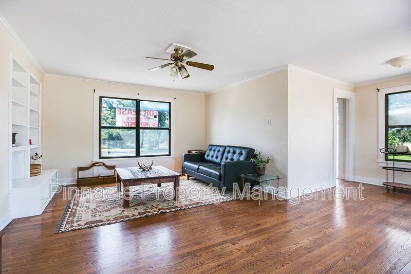 421 W Concho Ave Ste G – photo 2