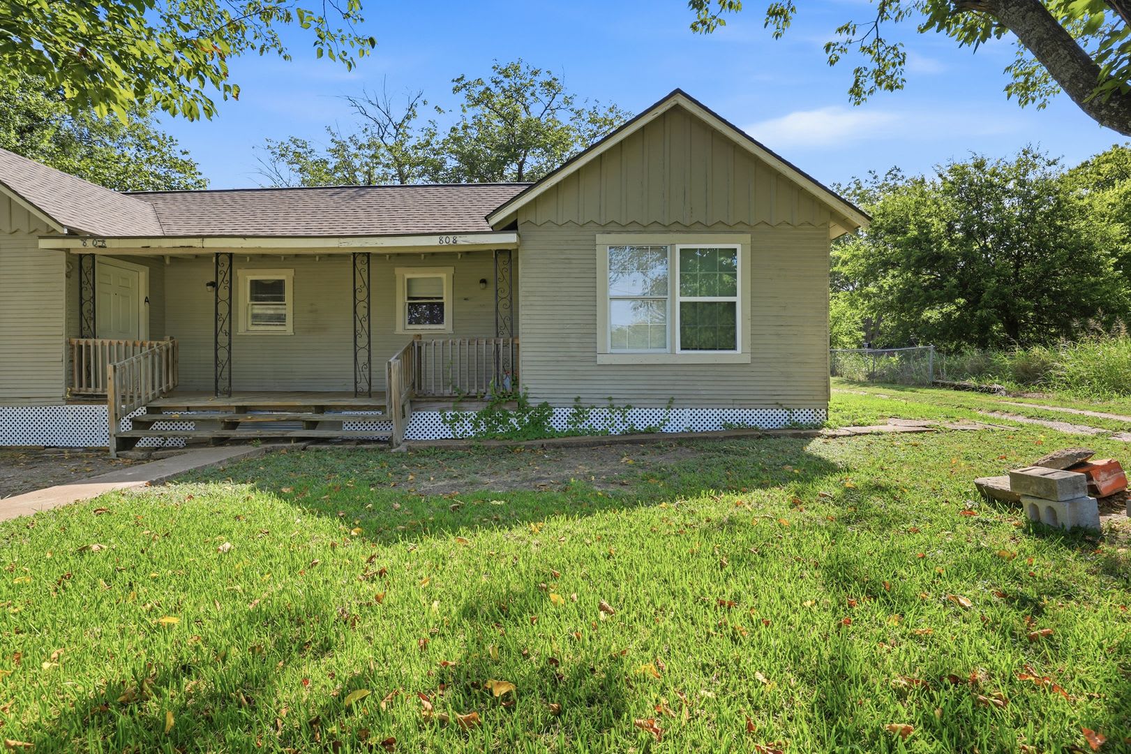 808 Mill St – photo 1