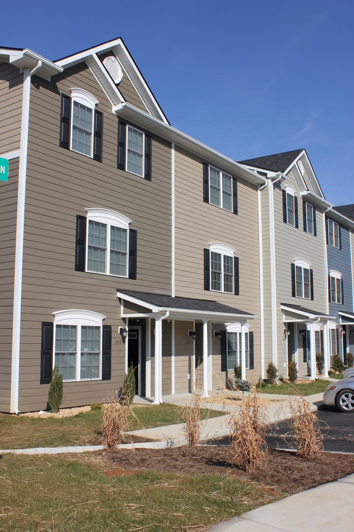 Two Master Suite Apartment Townhouse – photo 1