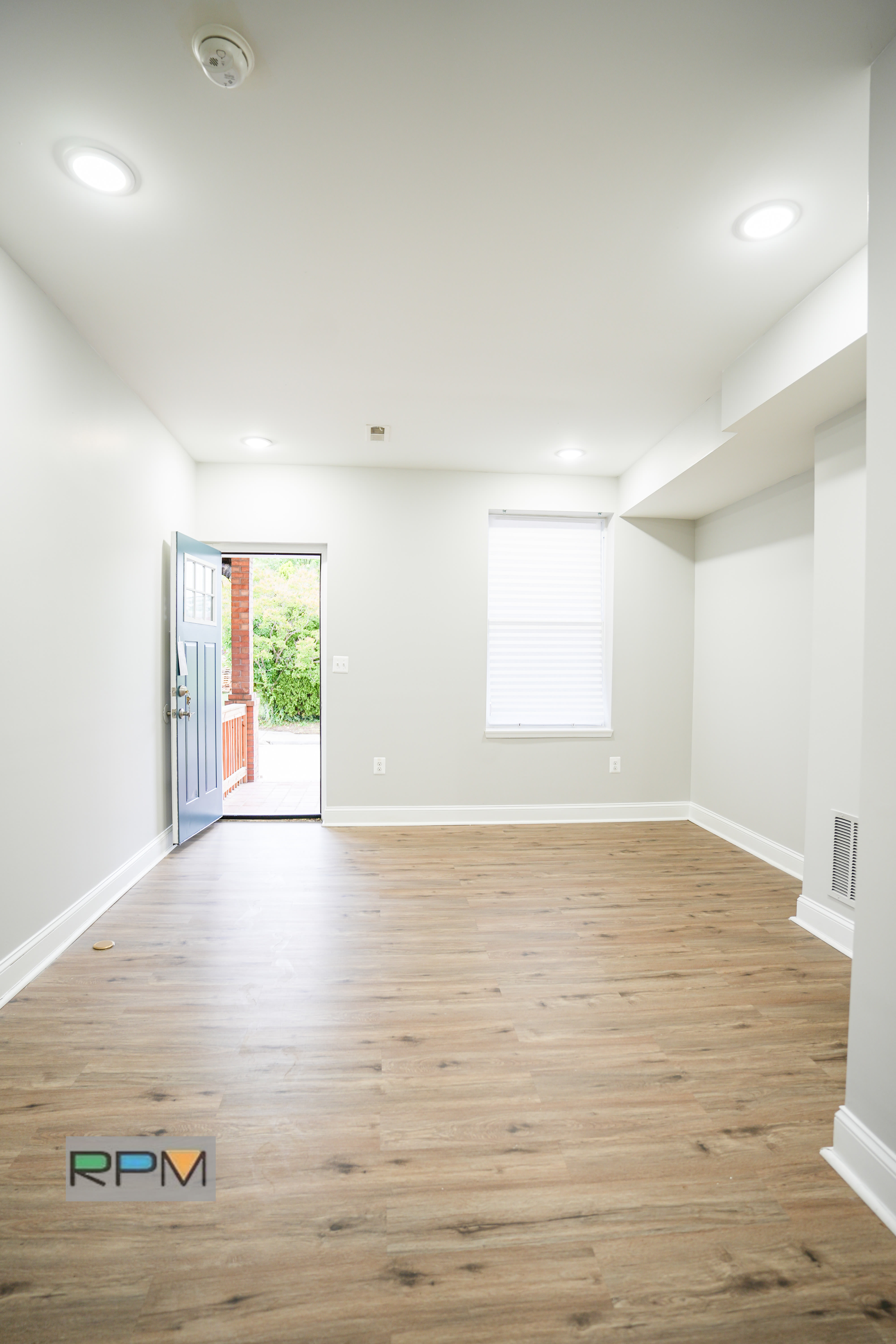1649 Carswell St – photo 5