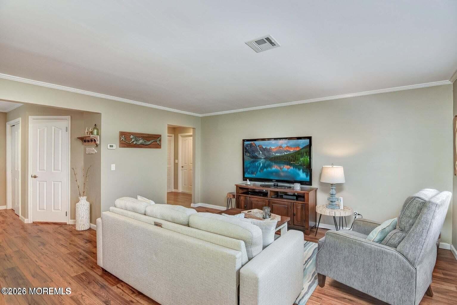 606 Bay Avenue – photo 5