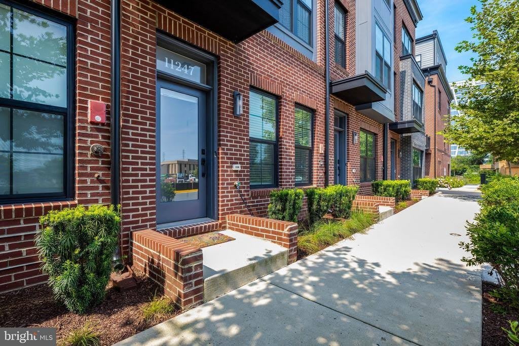 11247 Beaker Street – photo 3