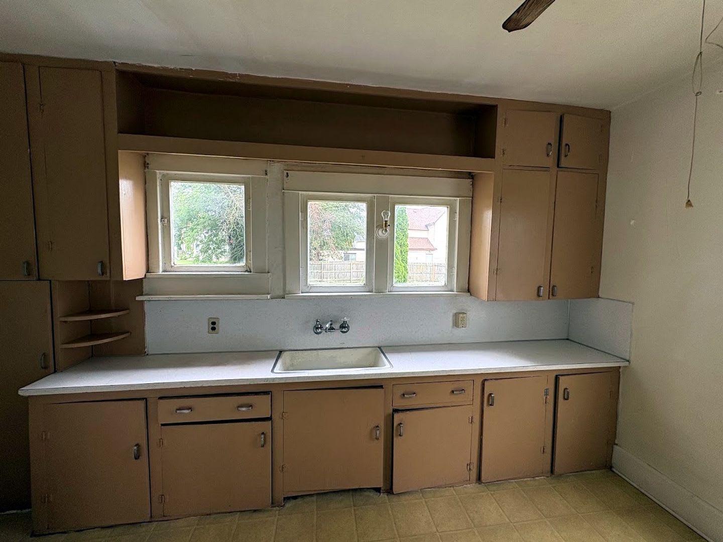 Two bedroom one bathroom home for rent – photo 3