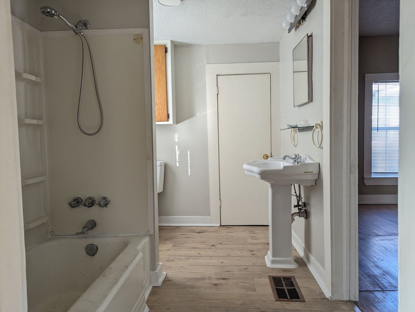 The Cutest 1 Bedroom on TX Side – photo 4
