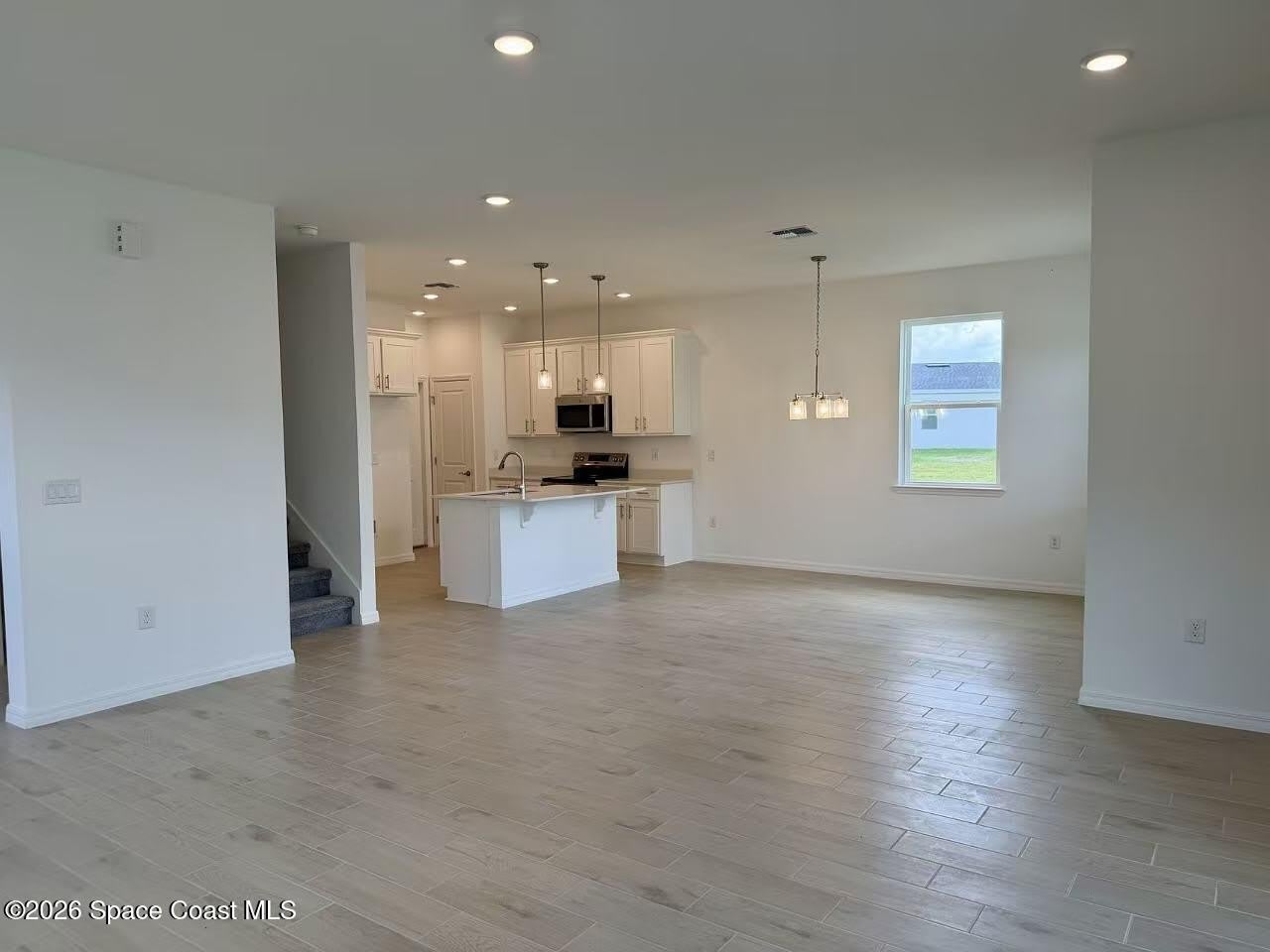 856 Castleford Avenue NE – photo 4