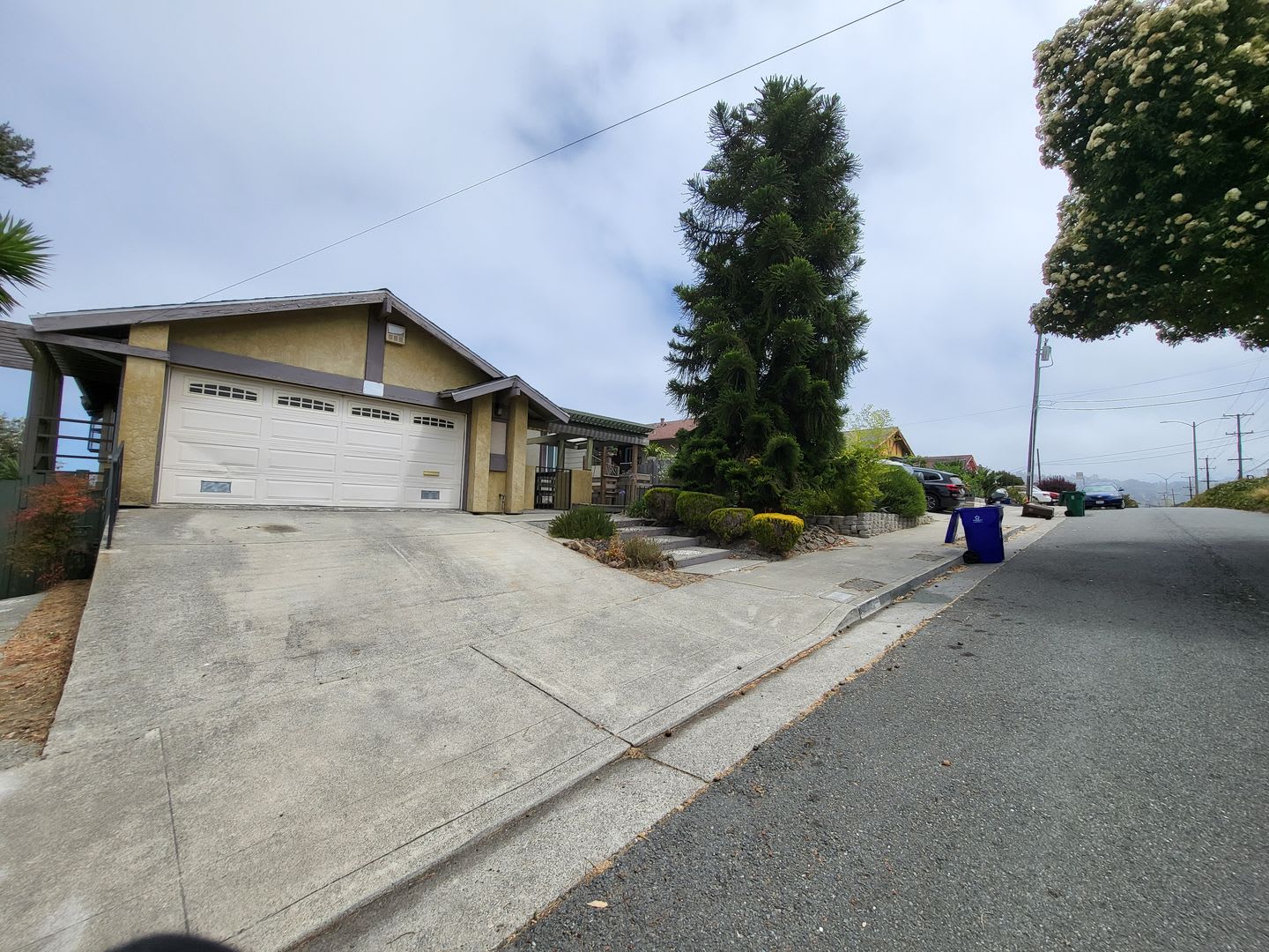 Beautiful 3-Bedroom, 3-Bath Home with Bonus Room in Richmond’s Bayview District – photo 2